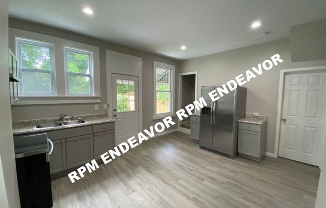 3Bed/1Bath Single Family Home !! In Lemay!!!