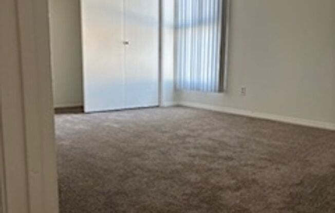 2 beds, 1 bath, 800 sqft, $1,995, Unit 40