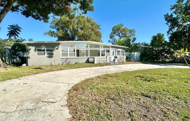 Charming updated 3Bedrooms 1Bath Home in prime St. Petersburg location!