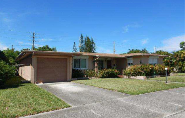 707 NE 10 St Hallandale Beach, FL 33009