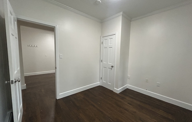 2 beds, 1 bath, 800 sqft, $2,475, Unit 4