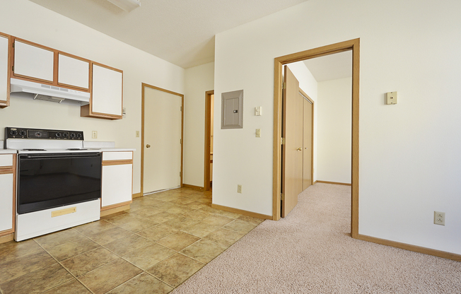 2 beds, 1 bath, $845, Unit 3