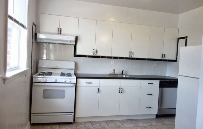 2 beds, 1 bath, 900 sqft, $1,475, Unit 101