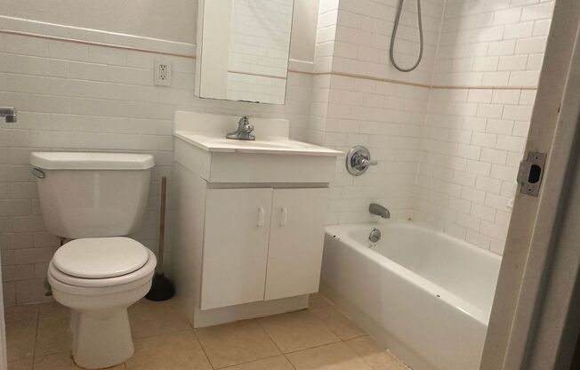 2 beds, 1 bath, $2,750, Unit #5H