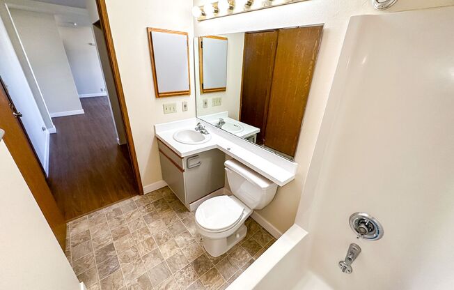 Studio, 1 bath, 460 sqft, $1,395, Unit 413