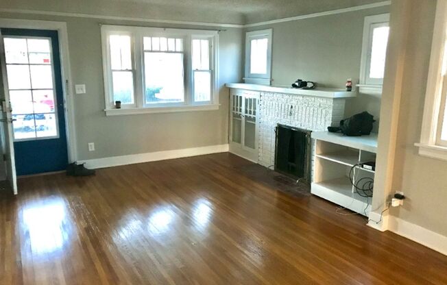 2 beds, 1 bath, $1,595