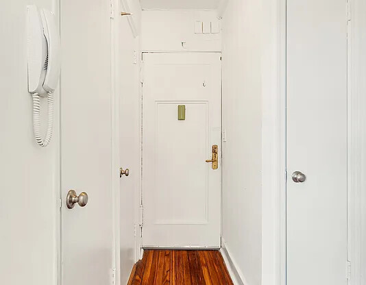 Studio, 1 bath, $3,000, Unit 301