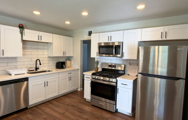 1325 E DON CARLOS AVE