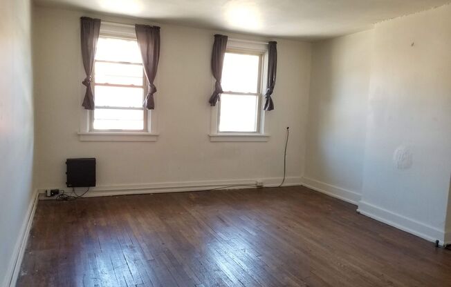 2 beds, 1 bath, $1,450, Unit 3181/2