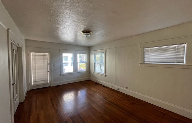 1 bed, 1 bath, 732 sqft, $2,300, Unit 1940