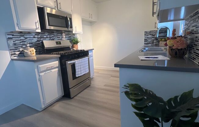 2 beds, 2 baths, 1,200 sqft, $2,622, Unit 241-36