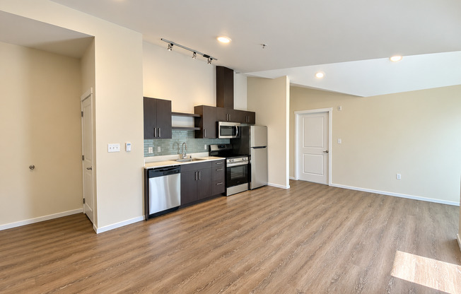 2 beds, 2 baths, 900 sqft, $2,950, Unit 5502-A