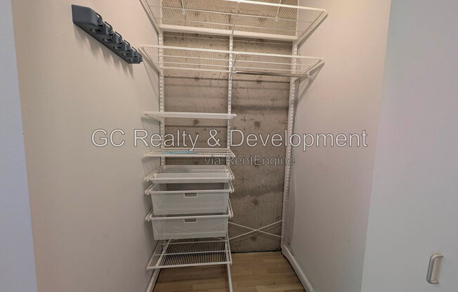 2 beds, 1 bath, 900 sqft, $2,900, Unit 2906