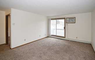 Unfurnished Living Room at Covington Place Apartments, St Cloud, MN