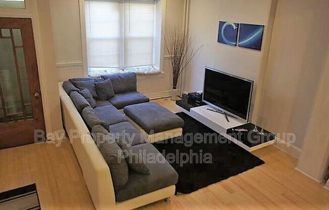 128 JAMESTOWN AVE