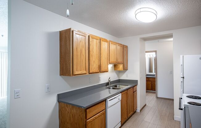 2 beds, 2 baths, 847 sqft, $1,550, Unit 44