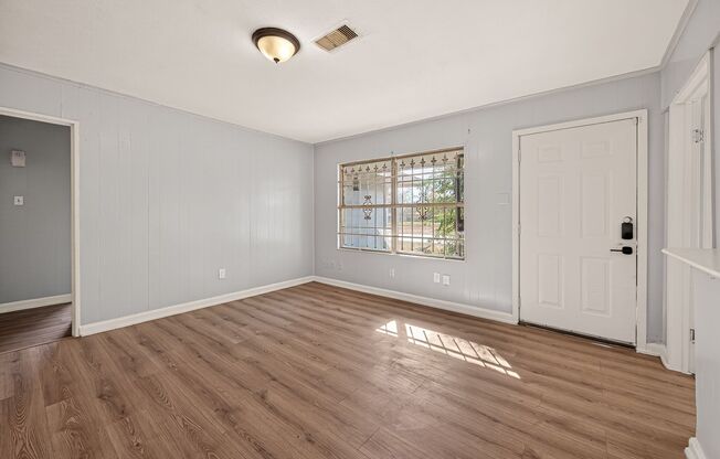 Affordable 4-Bedroom 2-Bathroom Home in South Houston – 5315 Bellfort Ave.