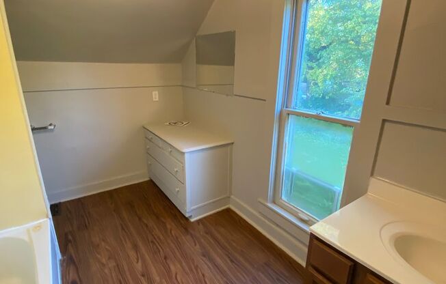 3 beds, 1.5 baths, $980