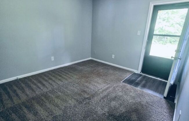 2 beds, 1.5 baths, 880 sqft, $995, Unit 411
