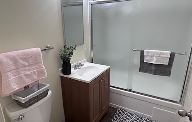 1 bed, 1 bath, 450 sqft, $1,095, Unit 216