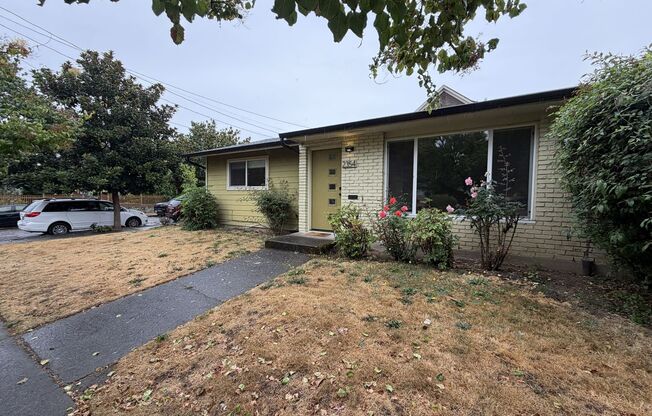 Remodeled 2 Bedroom Duplex Near Division Street with Fenced Patio, Parking & Updated Kitchen