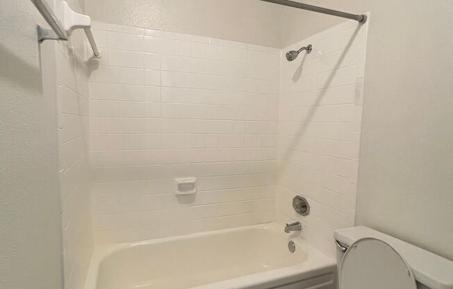 1 bed, 1 bath, 660 sqft, $1,040, Unit 113