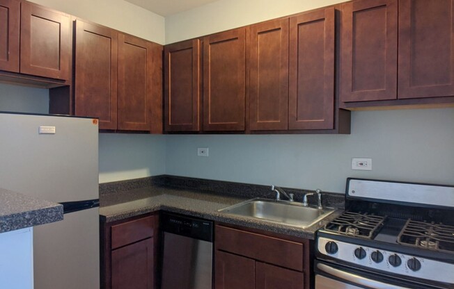 818 W Diversey Ave