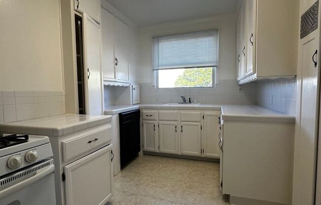 2 beds, 1 bath, $3,495, Unit 201