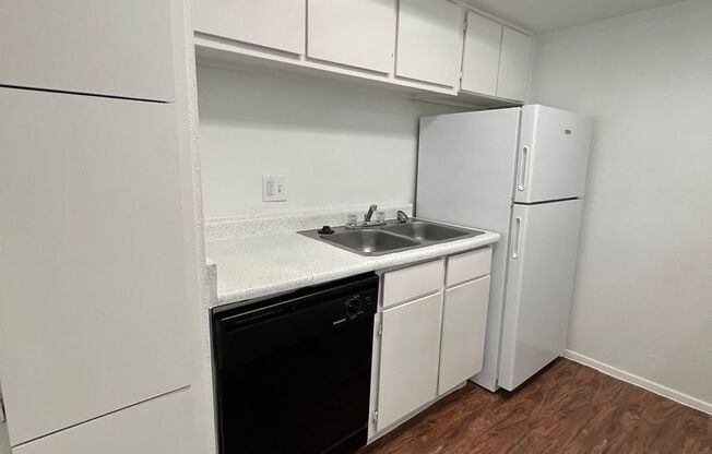 2 beds, 2 baths, 996 sqft, $1,179, Unit 06-031