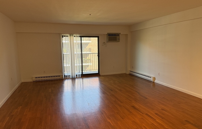 2 beds, 2 baths, 1,004 sqft, $3,350, Unit 401