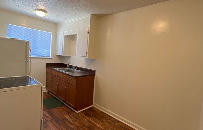 2 beds, 1 bath, 800 sqft, $1,050, Unit Unit 14