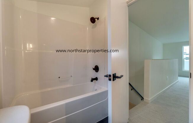 2 beds, 2.5 baths, $2,975, Unit MU-DIVI3019