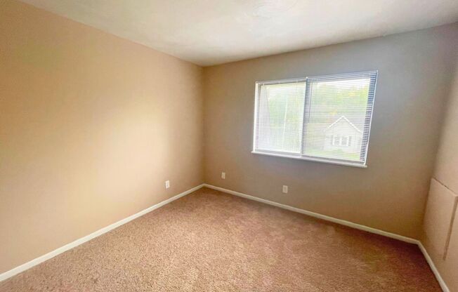 2 beds, 1.5 baths, 994 sqft, $1,050, Unit 8
