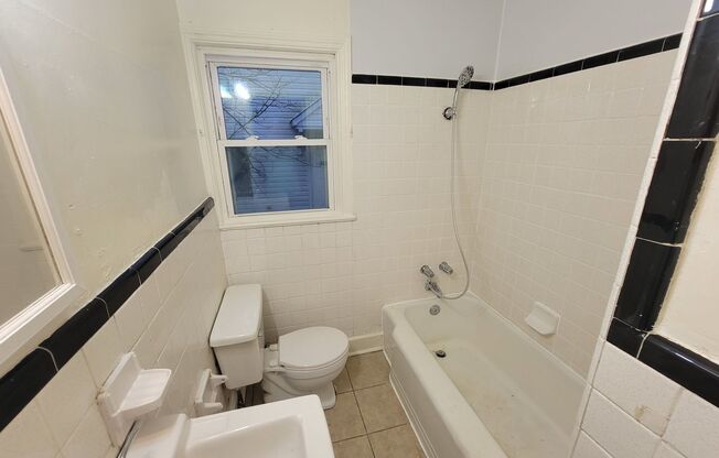 2 beds, 1 bath, $950