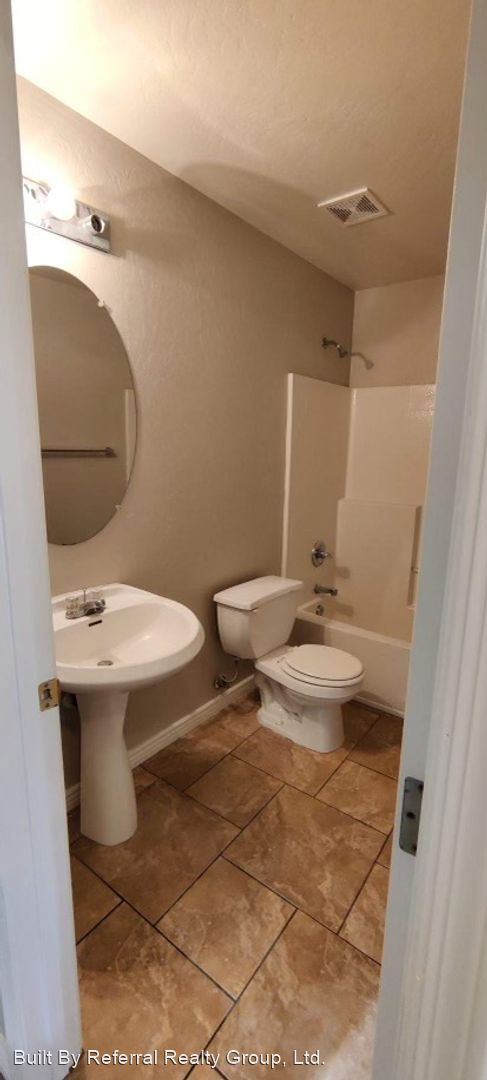 1385 E Betsy Ln