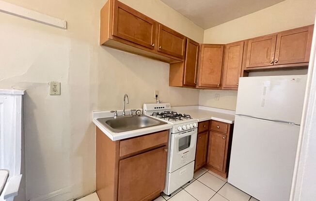 Studio, 1 bath, $895, Unit 17