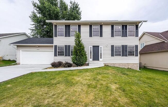 Gretna Gem: 4 Bedroom Home with Room to Grow