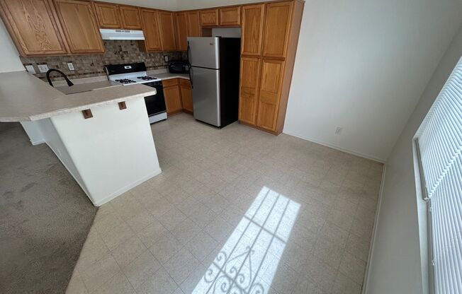ADORABLE 3 BEDROOM 2.5 BATHROOM LOCATED IN NORTH LAS VEGAS IN A GATED COMMUNITY