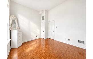265 SAINT JAMES PL