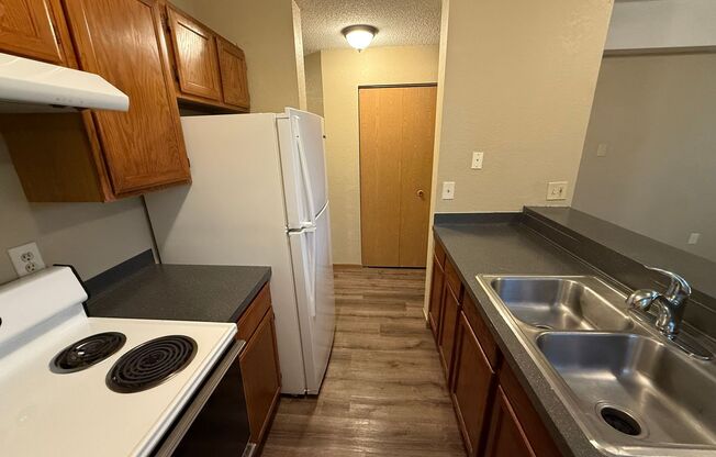 2 beds, 1 bath, 900 sqft, $1,349, Unit 102