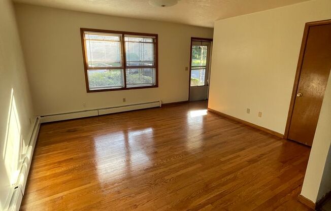 2 beds, 1 bath, 903 sqft, $1,240, Unit C-3