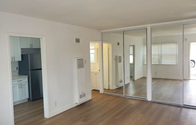 4401-5 CENTINELA AVE/HARDING