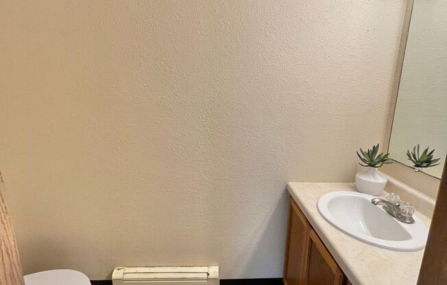 3 beds, 1.5 baths, 1,145 sqft, $1,095, Unit 300-6