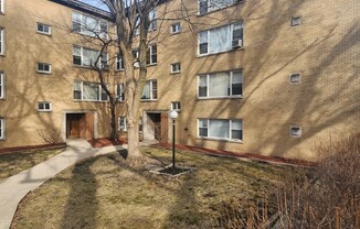 6146 N DAMEN AVE