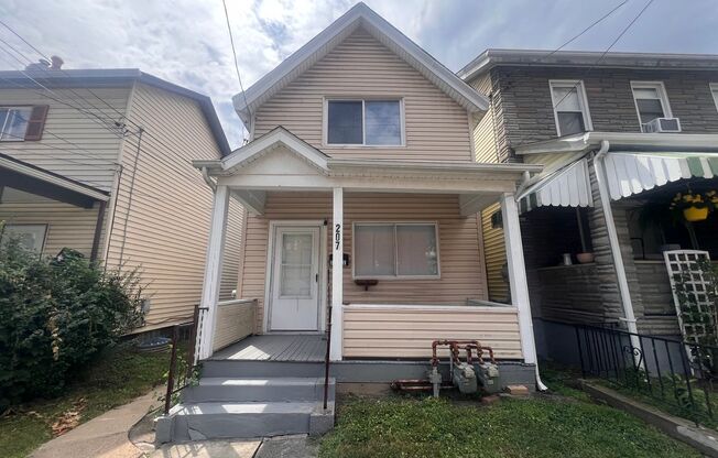 Carnegie - 1 Bedroom 1 Bathroom - Updated Apartment