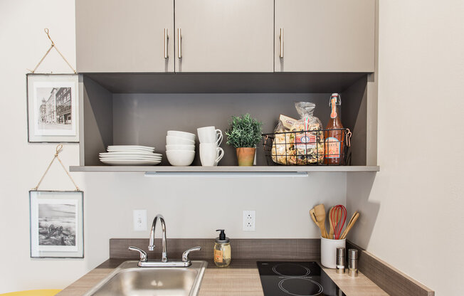 Studio, 1 bath, 289 sqft, $899, Unit 202