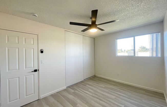 2 beds, 1 bath, 700 sqft, $1,946, Unit 545-1054