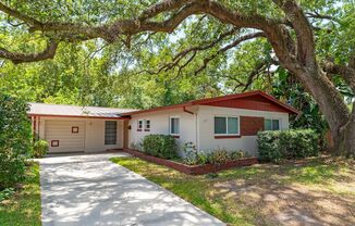 Charming 3/2 Home in Colonialtown South/Downtown Area in a Great Location