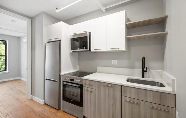 2 beds, 1 bath, $3,900, Unit 1L