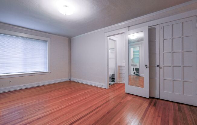 Studio, 1 bath, 380 sqft, $1,250